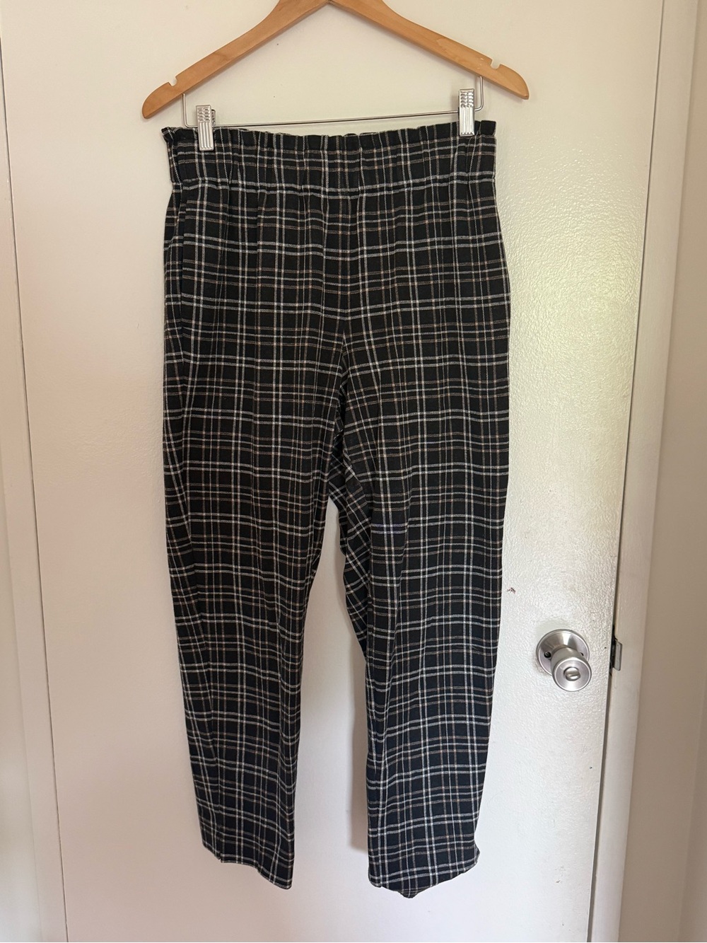 Ann Taylor Pull On Plaid Black & White Stretch Trousers